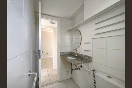 Apartamento à venda com 70m², 2 quartos e 1 vaga Apartamento à venda com 70m², 2 quartos e 1 vagaBanheiro Corredor