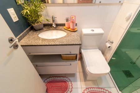 Apartamento à venda com 66m², 3 quartos e 2 vagasBanheiro Social