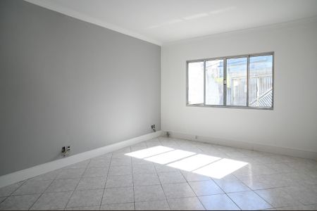 Casa à venda com 105m², 2 quartos e 2 vagas Casa à venda com 105m², 2 quartos e 2 vagasSala