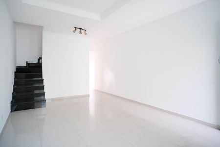 Casa à venda com 180m², 3 quartos e 4 vagasSala