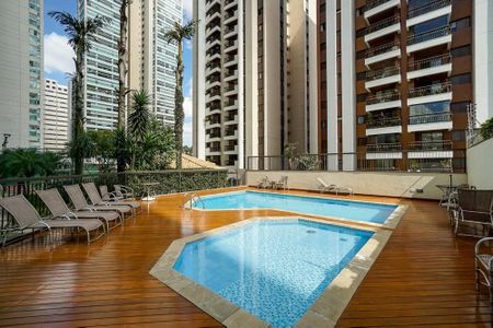 Apartamento para alugar com 220m², 4 quartos e 3 vagas Apartamento para alugar com 220m², 4 quartos e 3 vagasÁrea comum - Piscina