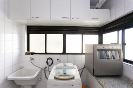 Apartamento para alugar com 220m², 4 quartos e 3 vagas Apartamento para alugar com 220m², 4 quartos e 3 vagasÁrea de Serviço