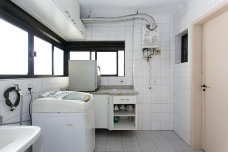 Apartamento para alugar com 220m², 4 quartos e 3 vagas Apartamento para alugar com 220m², 4 quartos e 3 vagasÁrea de Serviço