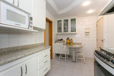 Apartamento para alugar com 220m², 4 quartos e 3 vagas Apartamento para alugar com 220m², 4 quartos e 3 vagasCozinha