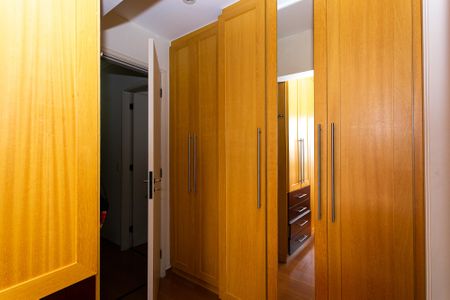 Apartamento para alugar com 220m², 4 quartos e 3 vagas Apartamento para alugar com 220m², 4 quartos e 3 vagasSuíte 2