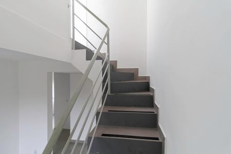 Apartamento à venda com 100m², 2 quartos e 1 vagaEscada