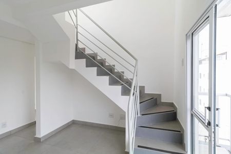 Apartamento à venda com 100m², 2 quartos e 1 vagaEscada