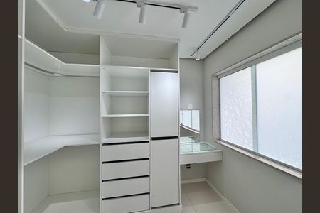 Casa de condomínio para alugar com 387m², 4 quartos e 2 vagas Casa de condomínio para alugar com 387m², 4 quartos e 2 vagasSuíte 1 Master - Closet
