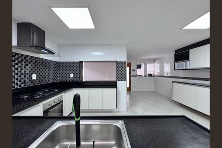 Casa de condomínio para alugar com 387m², 4 quartos e 2 vagas Casa de condomínio para alugar com 387m², 4 quartos e 2 vagasCozinha