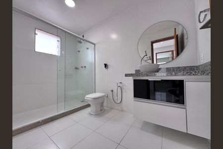 Casa de condomínio para alugar com 387m², 4 quartos e 2 vagas Casa de condomínio para alugar com 387m², 4 quartos e 2 vagasBanheiro Social