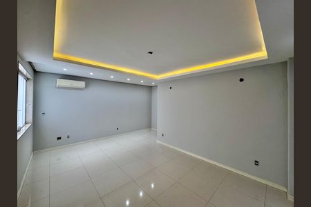 Casa de condomínio para alugar com 387m², 4 quartos e 2 vagas Casa de condomínio para alugar com 387m², 4 quartos e 2 vagasSuíte 2