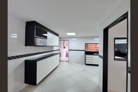 Casa de condomínio para alugar com 387m², 4 quartos e 2 vagas Casa de condomínio para alugar com 387m², 4 quartos e 2 vagasCozinha