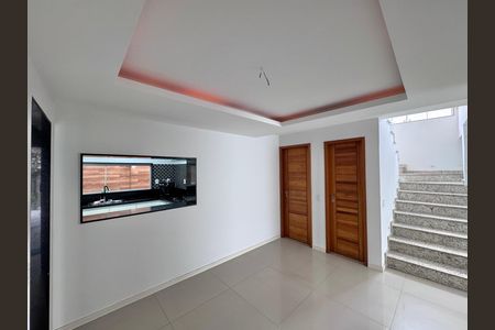 Casa de condomínio para alugar com 387m², 4 quartos e 2 vagas Casa de condomínio para alugar com 387m², 4 quartos e 2 vagasSala