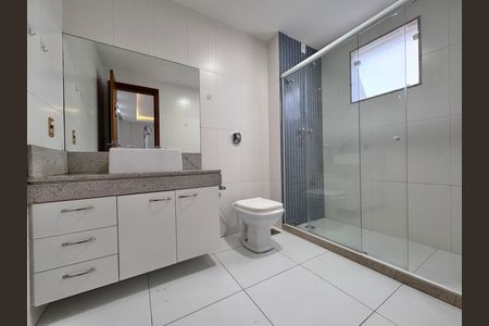 Casa de condomínio para alugar com 387m², 4 quartos e 2 vagas Casa de condomínio para alugar com 387m², 4 quartos e 2 vagasSuíte 2 - Banheiro