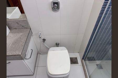 Casa de condomínio para alugar com 387m², 4 quartos e 2 vagas Casa de condomínio para alugar com 387m², 4 quartos e 2 vagasSuíte 2 - Banheiro