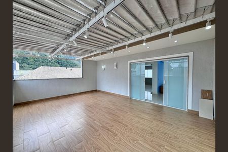 Casa de condomínio para alugar com 387m², 4 quartos e 2 vagas Casa de condomínio para alugar com 387m², 4 quartos e 2 vagasÁrea Comum - Salão
