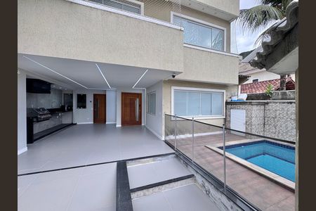 Casa de condomínio para alugar com 387m², 4 quartos e 2 vagas Casa de condomínio para alugar com 387m², 4 quartos e 2 vagasÁrea externa