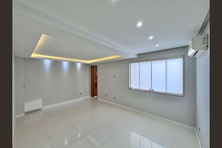 Casa de condomínio para alugar com 387m², 4 quartos e 2 vagas Casa de condomínio para alugar com 387m², 4 quartos e 2 vagasSuíte 2
