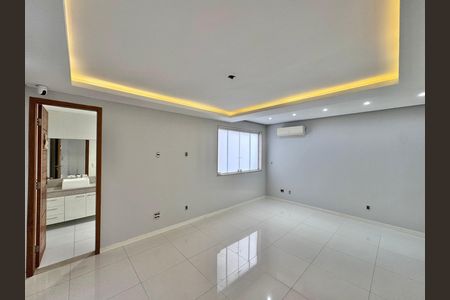 Casa de condomínio para alugar com 387m², 4 quartos e 2 vagas Casa de condomínio para alugar com 387m², 4 quartos e 2 vagasSuíte 2