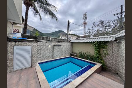 Casa de condomínio para alugar com 387m², 4 quartos e 2 vagas Casa de condomínio para alugar com 387m², 4 quartos e 2 vagasÁrea externa