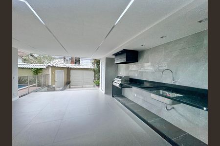 Casa de condomínio para alugar com 387m², 4 quartos e 2 vagas Casa de condomínio para alugar com 387m², 4 quartos e 2 vagasÁrea externa