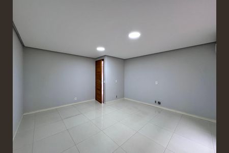 Casa de condomínio para alugar com 387m², 4 quartos e 2 vagas Casa de condomínio para alugar com 387m², 4 quartos e 2 vagasSuíte 3