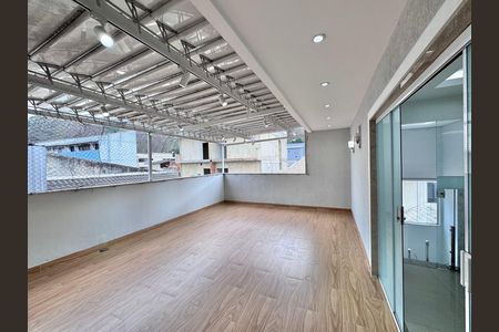 Casa de condomínio para alugar com 387m², 4 quartos e 2 vagas Casa de condomínio para alugar com 387m², 4 quartos e 2 vagasÁrea Comum - Salão