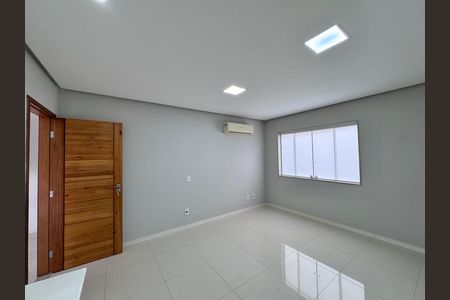 Casa de condomínio para alugar com 387m², 4 quartos e 2 vagas Casa de condomínio para alugar com 387m², 4 quartos e 2 vagasQuarto