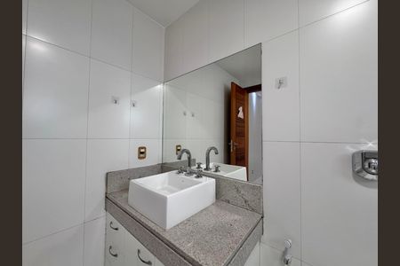 Casa de condomínio para alugar com 387m², 4 quartos e 2 vagas Casa de condomínio para alugar com 387m², 4 quartos e 2 vagasSuíte 2 - Banheiro