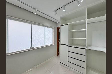 Casa de condomínio para alugar com 387m², 4 quartos e 2 vagas Casa de condomínio para alugar com 387m², 4 quartos e 2 vagasSuíte 1 Master - Closet