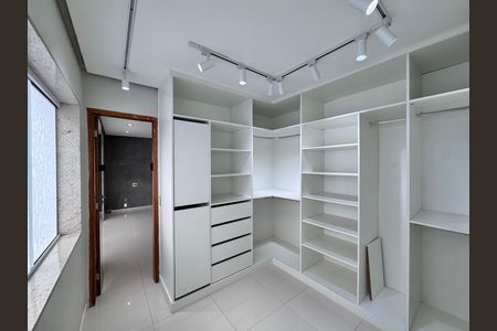 Casa de condomínio para alugar com 387m², 4 quartos e 2 vagas Casa de condomínio para alugar com 387m², 4 quartos e 2 vagasSuíte 1 Master - Closet