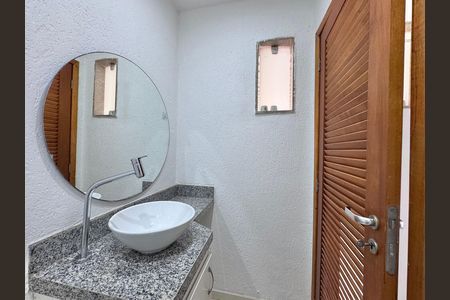 Casa de condomínio para alugar com 387m², 4 quartos e 2 vagas Casa de condomínio para alugar com 387m², 4 quartos e 2 vagasLavabo