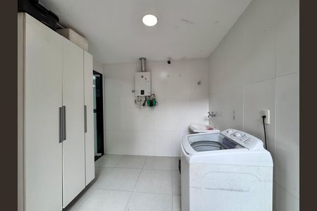 Casa de condomínio para alugar com 387m², 4 quartos e 2 vagas Casa de condomínio para alugar com 387m², 4 quartos e 2 vagasÁrea de Serviço