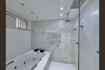 Casa de condomínio para alugar com 387m², 4 quartos e 2 vagas Casa de condomínio para alugar com 387m², 4 quartos e 2 vagasSuíte 1 Master - Banheiro