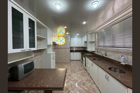 Casa à venda com 348m², 5 quartos e 6 vagas