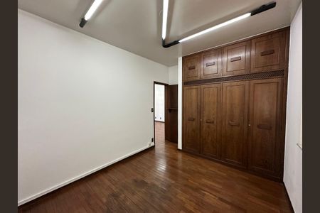 Casa à venda com 348m², 5 quartos e 6 vagas