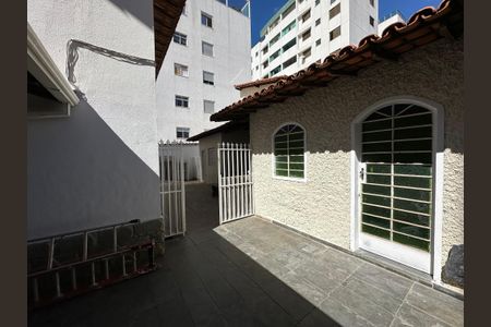 Casa à venda com 348m², 5 quartos e 6 vagas