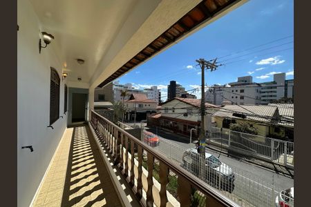 Casa à venda com 348m², 5 quartos e 6 vagas