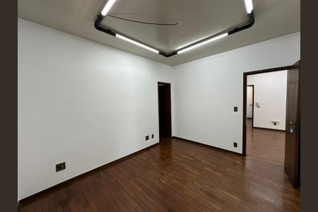 Casa à venda com 348m², 5 quartos e 6 vagas