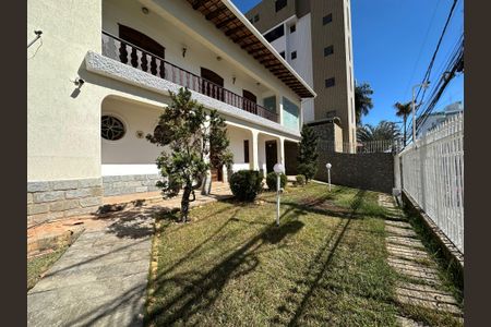 Casa à venda com 348m², 5 quartos e 6 vagas