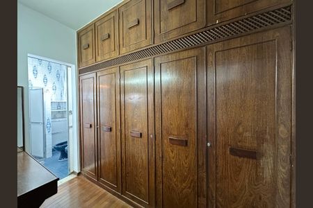 Casa à venda com 348m², 5 quartos e 6 vagas