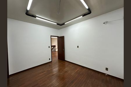 Casa à venda com 348m², 5 quartos e 6 vagas