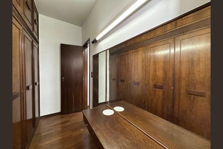 Casa à venda com 348m², 5 quartos e 6 vagas