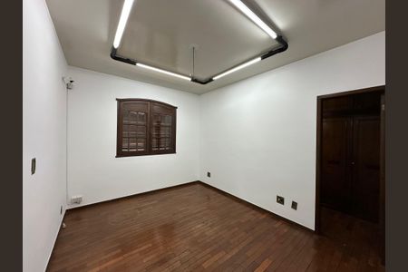 Casa à venda com 348m², 5 quartos e 6 vagas