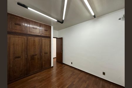 Casa à venda com 348m², 5 quartos e 6 vagas