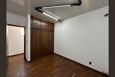 Casa à venda com 348m², 5 quartos e 6 vagas