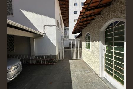 Casa à venda com 348m², 5 quartos e 6 vagas