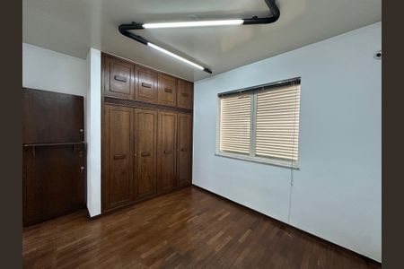 Casa à venda com 348m², 5 quartos e 6 vagas