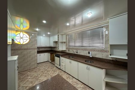 Casa à venda com 348m², 5 quartos e 6 vagas