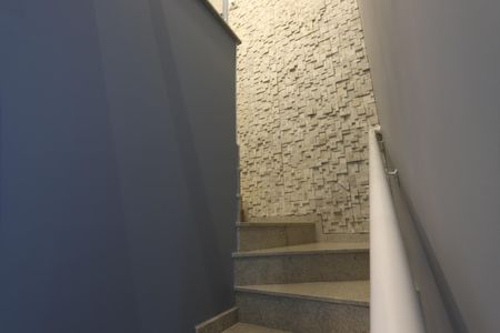 Casa à venda com 240m², 3 quartos e 2 vagasEscadas